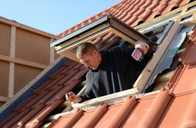 Pose de fenêtres de toit Velux à Izon-la-Bruisse